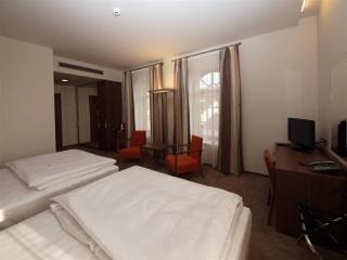 Отель Hotel Budweis 4*